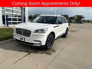 View 2023 Lincoln Aviator 