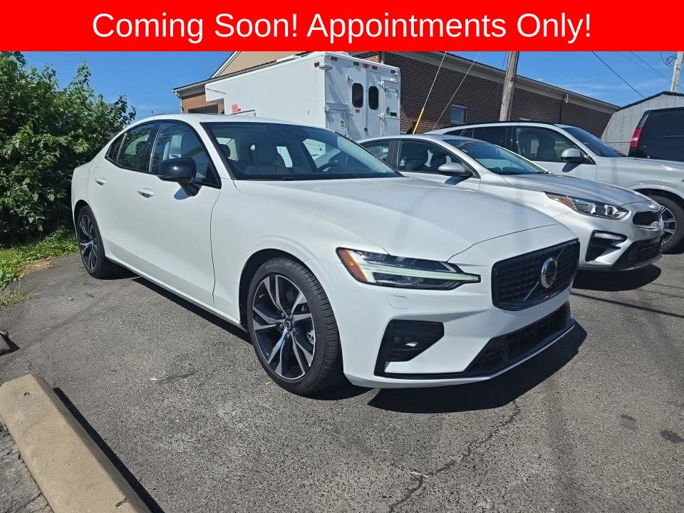 2024 Volvo S60 Core Dark Theme