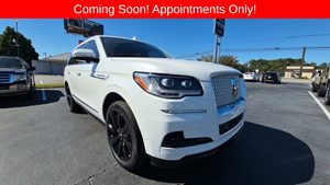 View 2024 Lincoln Navigator 