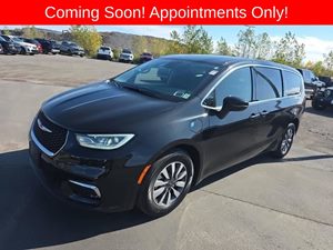 View 2023 Chrysler Pacifica 