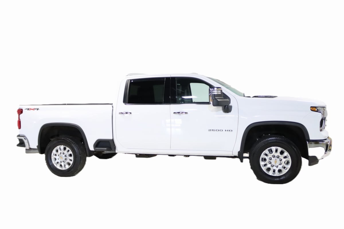 2024 Chevrolet Silverado 2500HD LTZ photo 3
