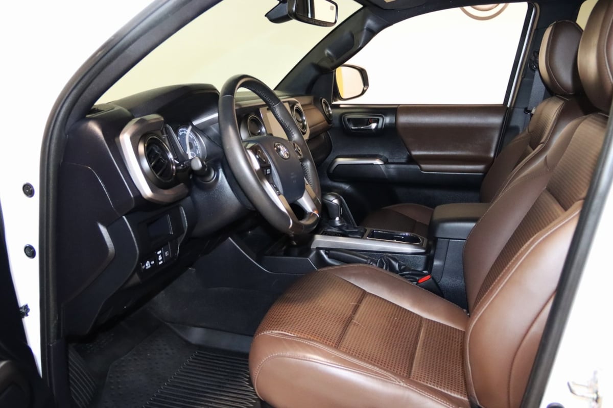 2018 Toyota Tacoma Limited photo 26