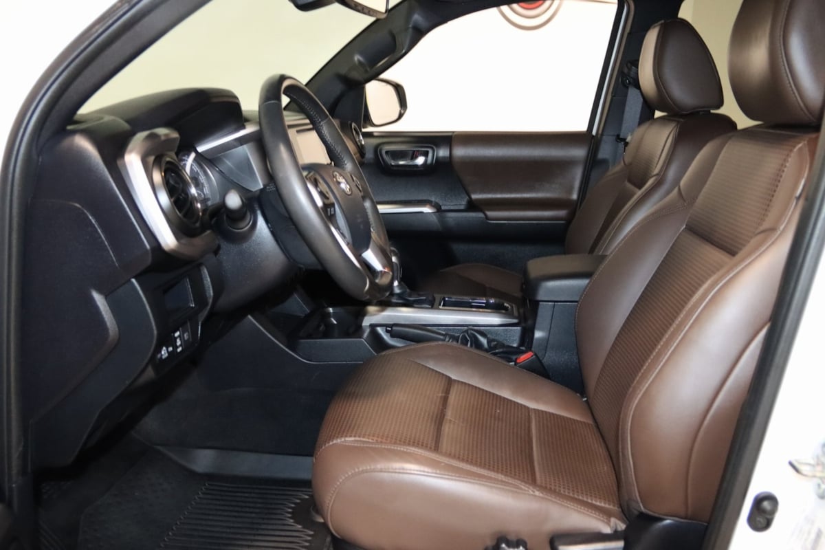 2018 Toyota Tacoma Limited photo 27