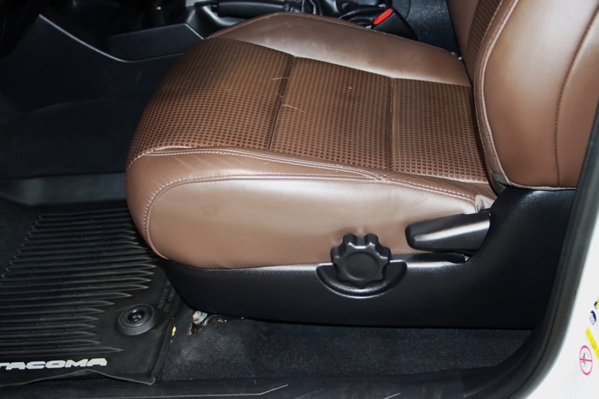 2018 Toyota Tacoma Limited photo 28