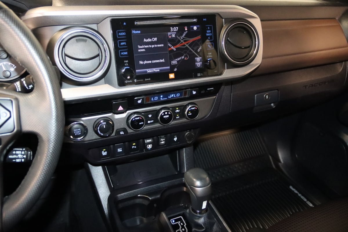 2018 Toyota Tacoma Limited photo 33