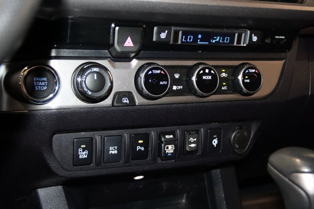 2018 Toyota Tacoma Limited photo 34