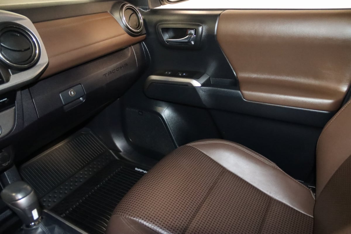 2018 Toyota Tacoma Limited photo 37