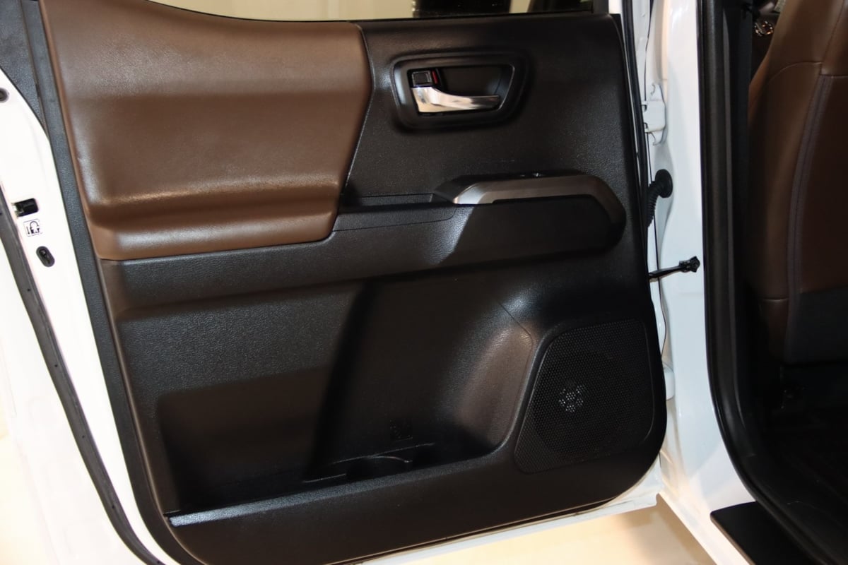 2018 Toyota Tacoma Limited photo 38