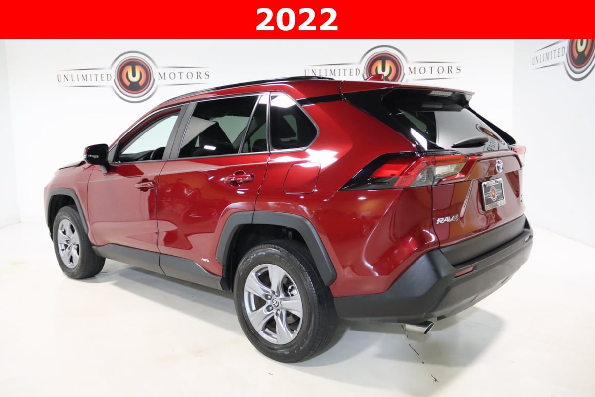 2022 Toyota RAV4 Hybrid XLE photo 2