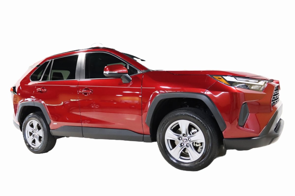 2022 Toyota RAV4 Hybrid XLE photo 3