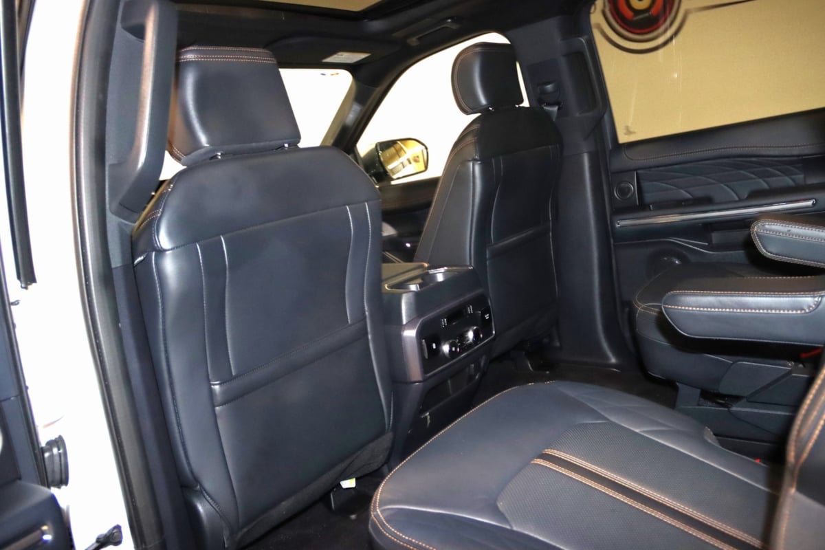 2023 Ford Expedition MAX Platinum photo 48