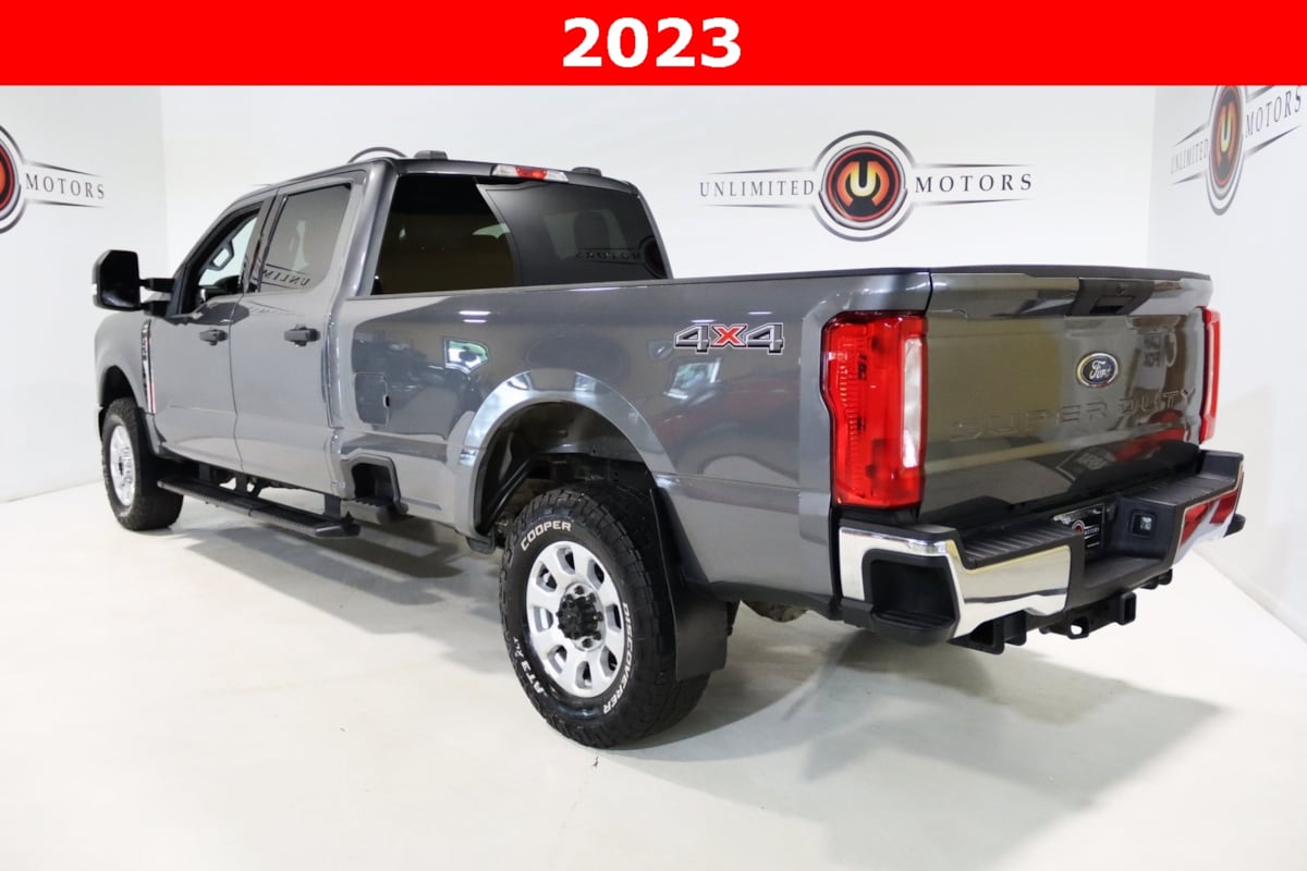 2023 Ford F-250 XLT photo 2