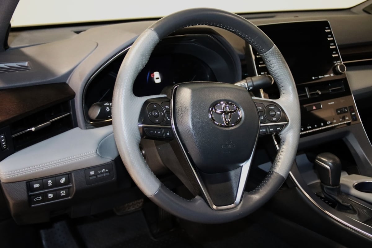 2021 Toyota Avalon Hybrid Limited photo 32