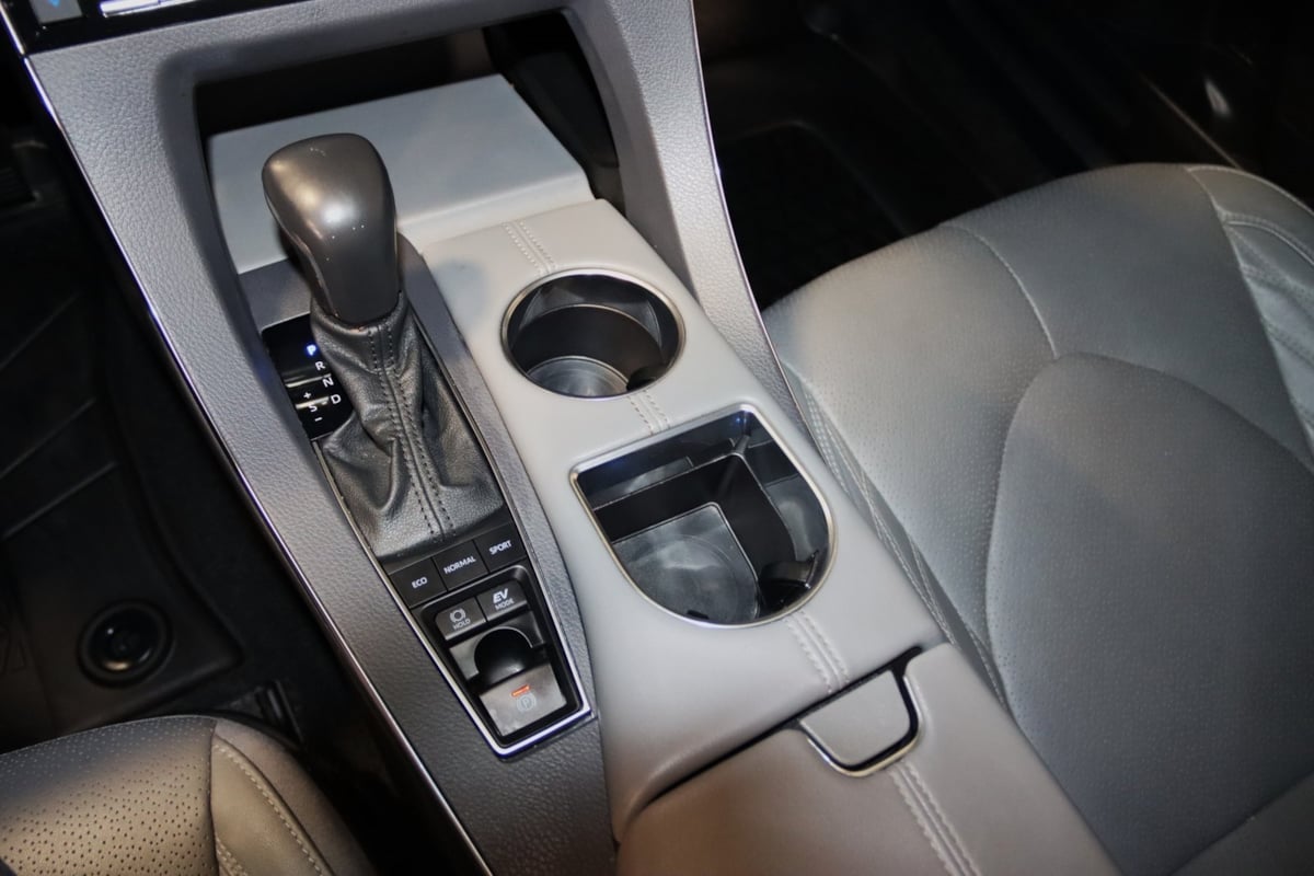 2021 Toyota Avalon Hybrid Limited photo 36