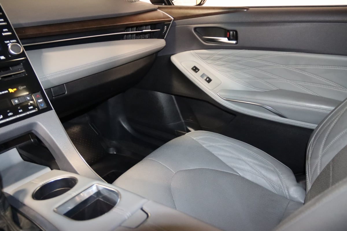 2021 Toyota Avalon Hybrid Limited photo 39