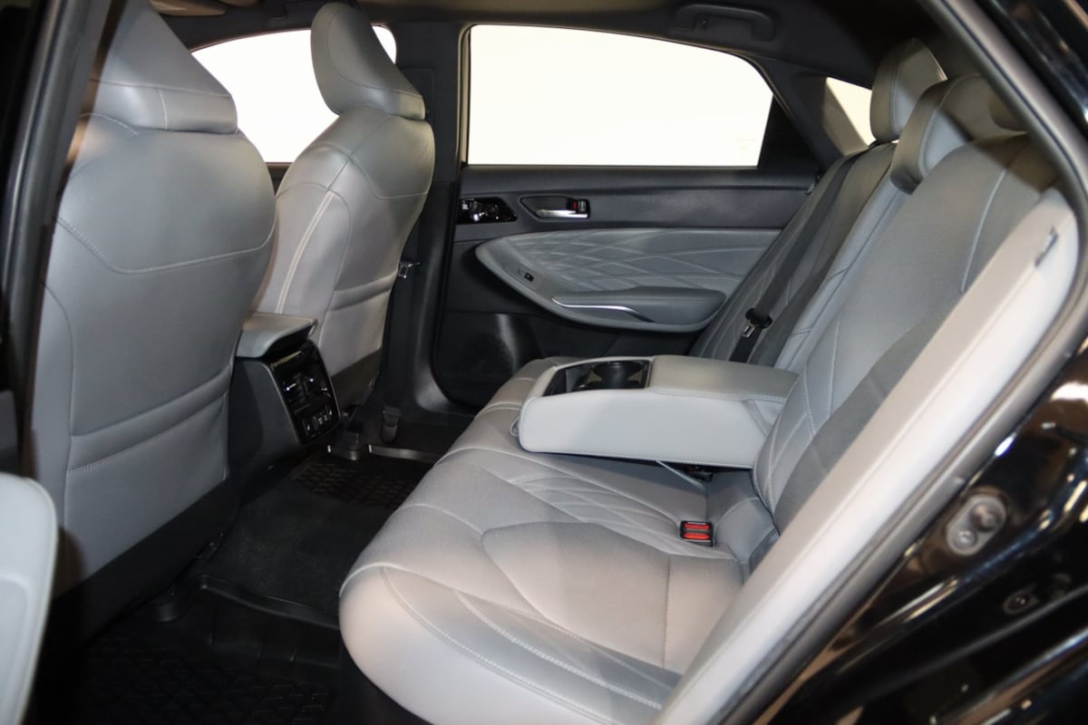 2021 Toyota Avalon Hybrid Limited photo 43