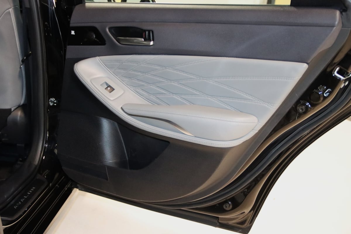 2021 Toyota Avalon Hybrid Limited photo 52