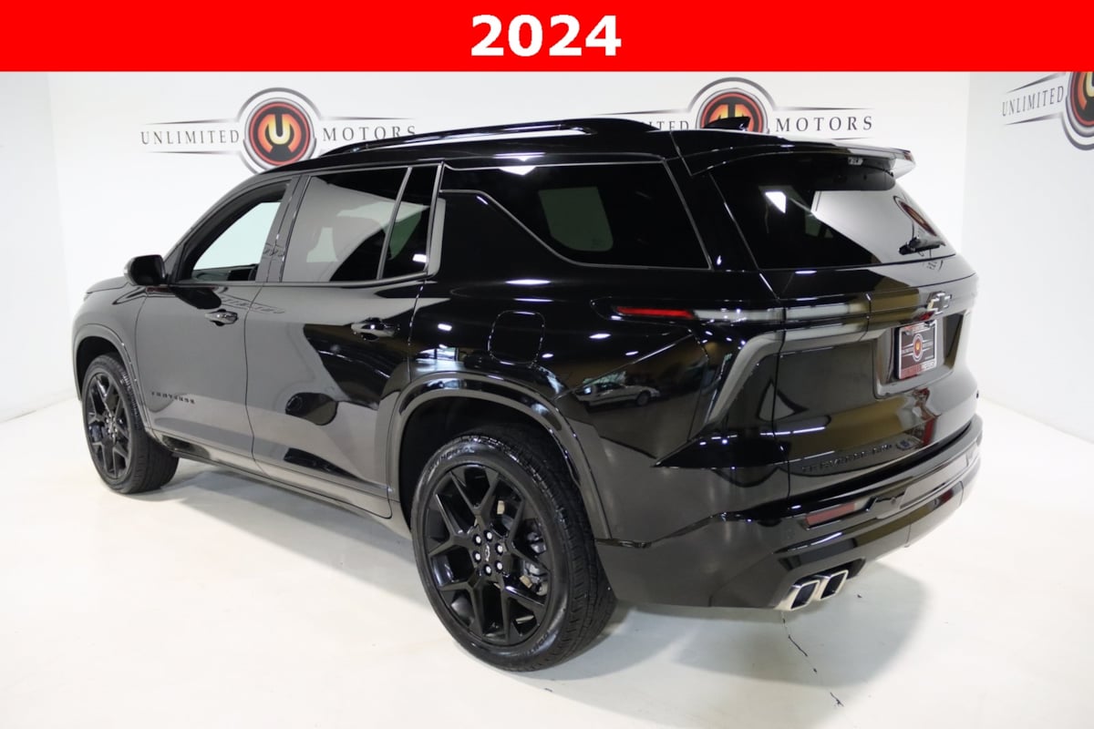 2024 Chevrolet Traverse RS photo 2