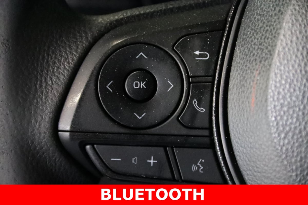 2021 Toyota RAV4 LE photo 3