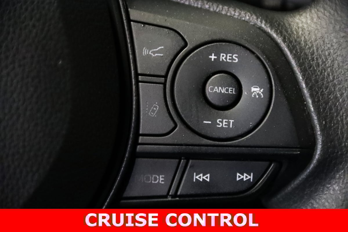 2021 Toyota RAV4 LE photo 4