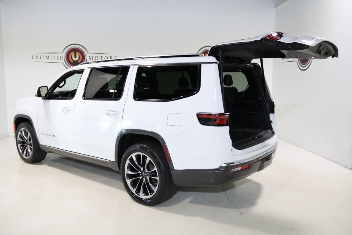 2022 Jeep Wagoneer Series III photo 24