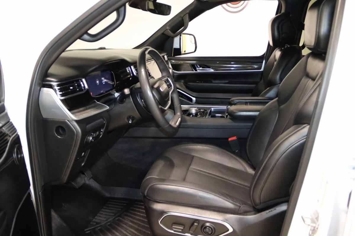 2022 Jeep Wagoneer Series III photo 29