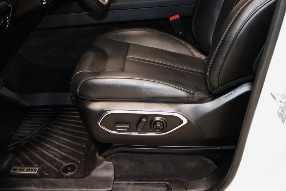 2022 Jeep Wagoneer Series III photo 30