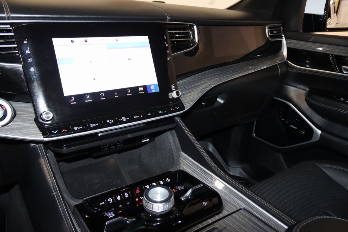 2022 Jeep Wagoneer Series III photo 43