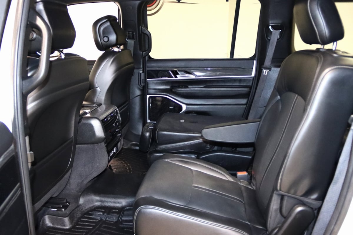 2022 Jeep Wagoneer Series III photo 48