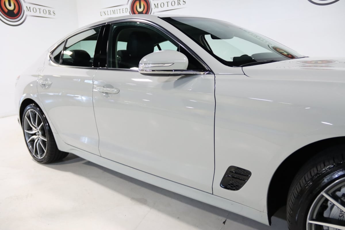 2025 Genesis G70 2.5T photo 2