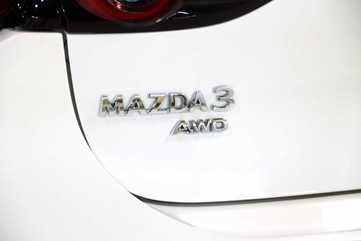 2020 Mazda Mazda3 Hatchback Premium photo 5