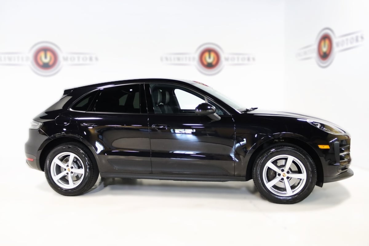 2020 Porsche Macan photo 3