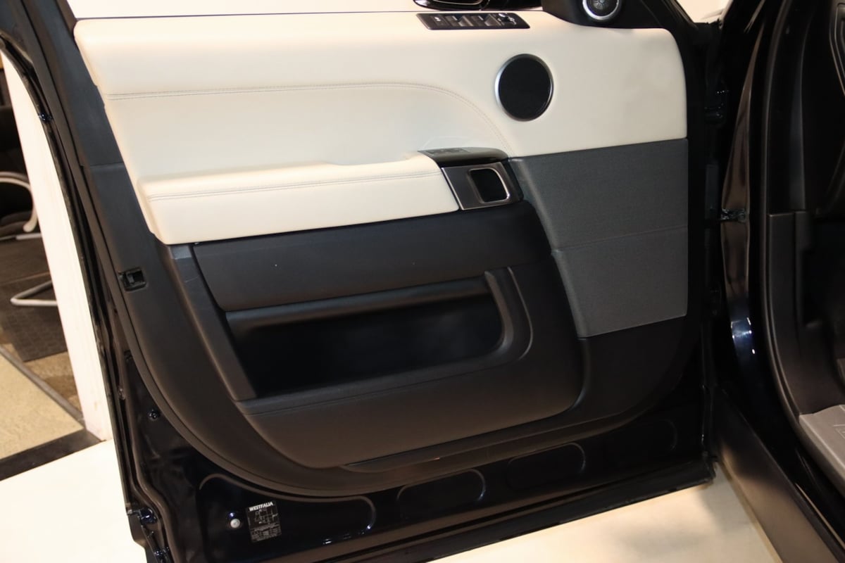 2016 Land Rover Range Rover Sport HSE photo 24