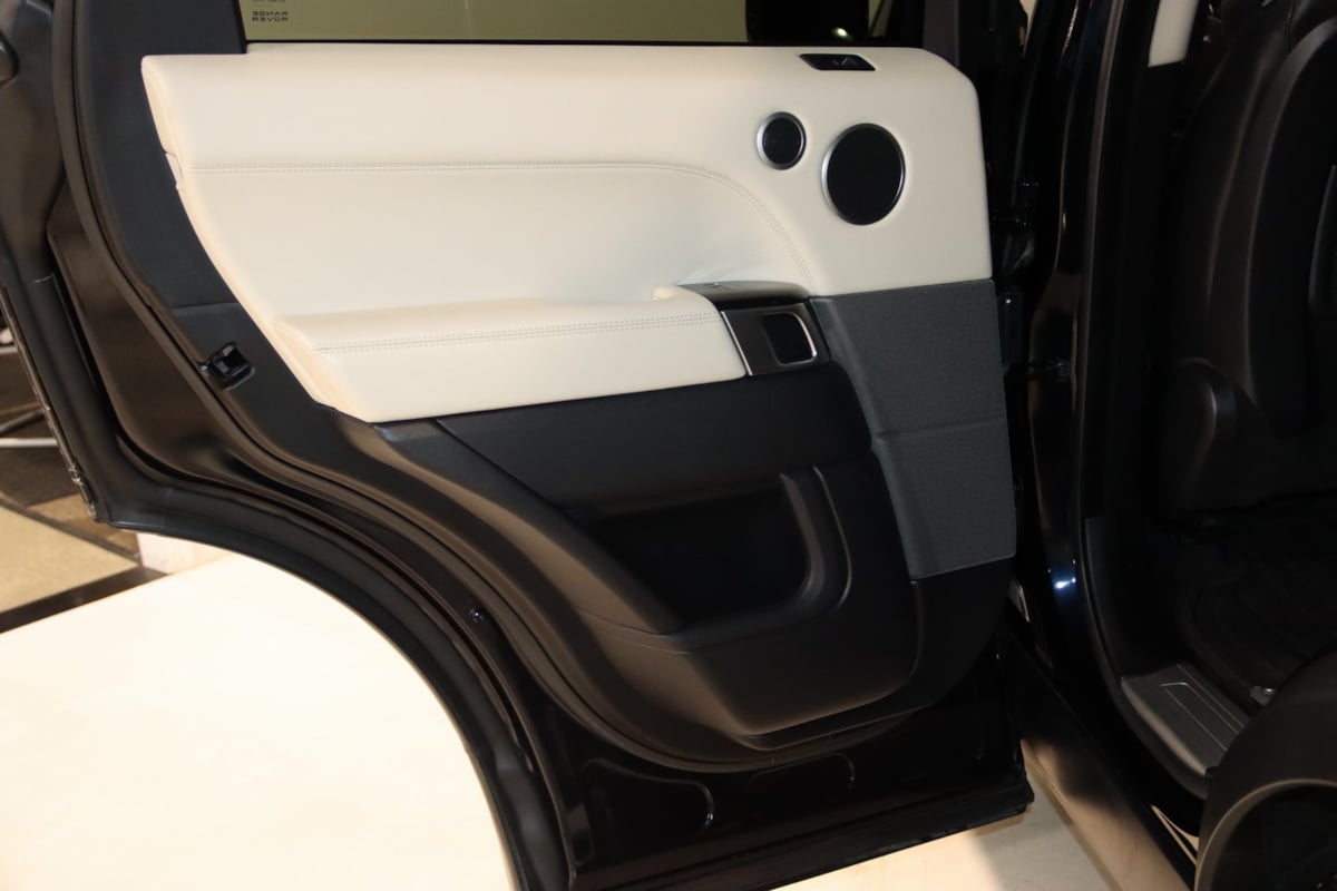 2016 Land Rover Range Rover Sport HSE photo 40