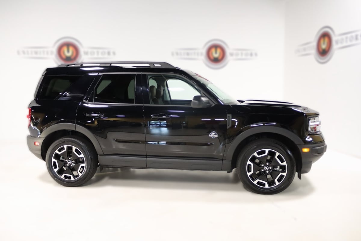 2024 Ford Bronco Sport Outer Banks photo 2