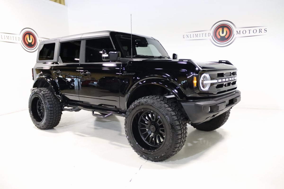 2023 Ford Bronco Outer Banks photo 2