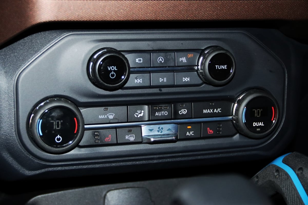 2023 Ford Bronco Outer Banks photo 32