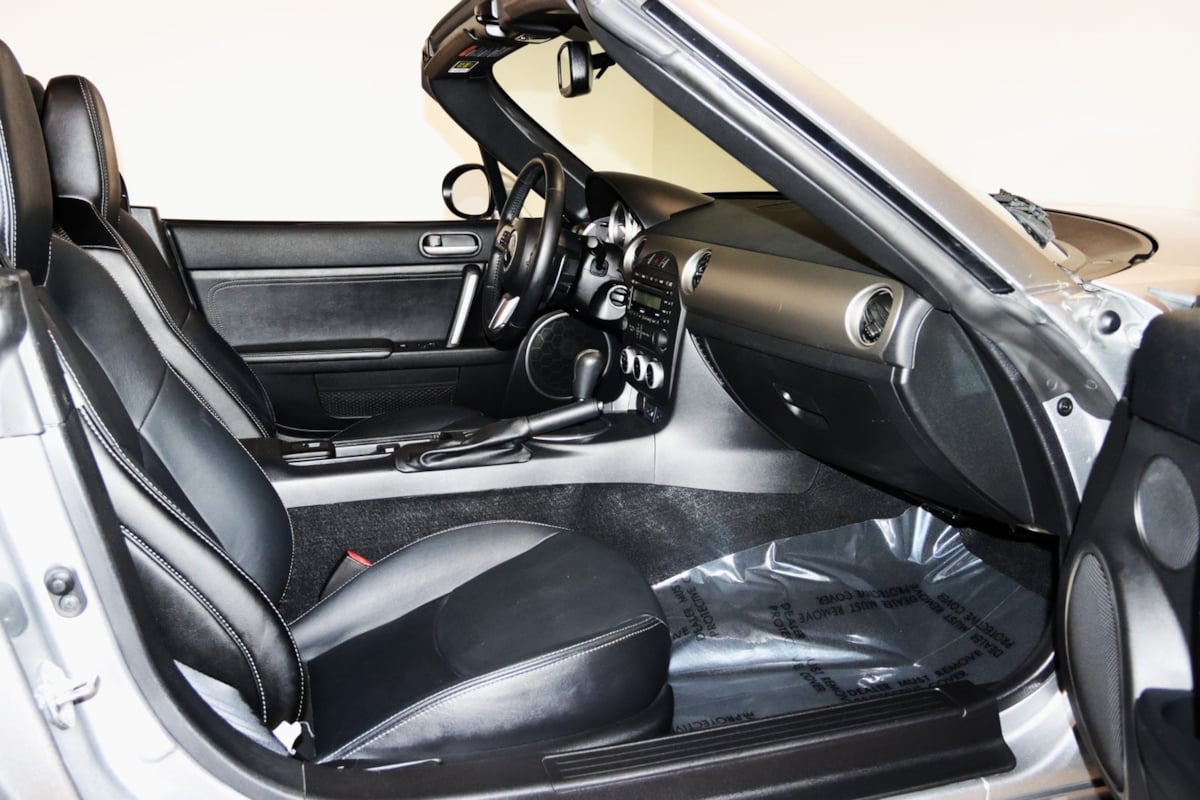 2011 Mazda MX-5 Miata Miata Grand Touring photo 43