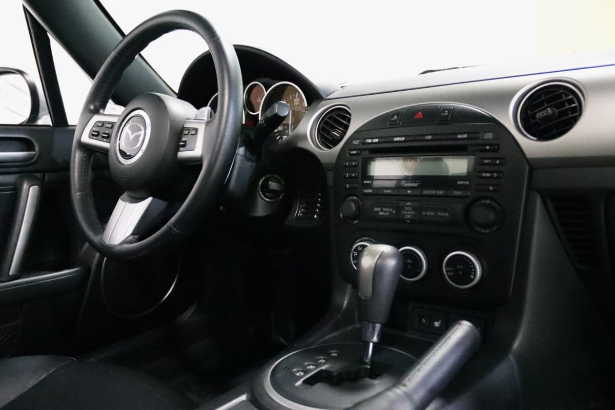 2011 Mazda MX-5 Miata Miata Grand Touring photo 48
