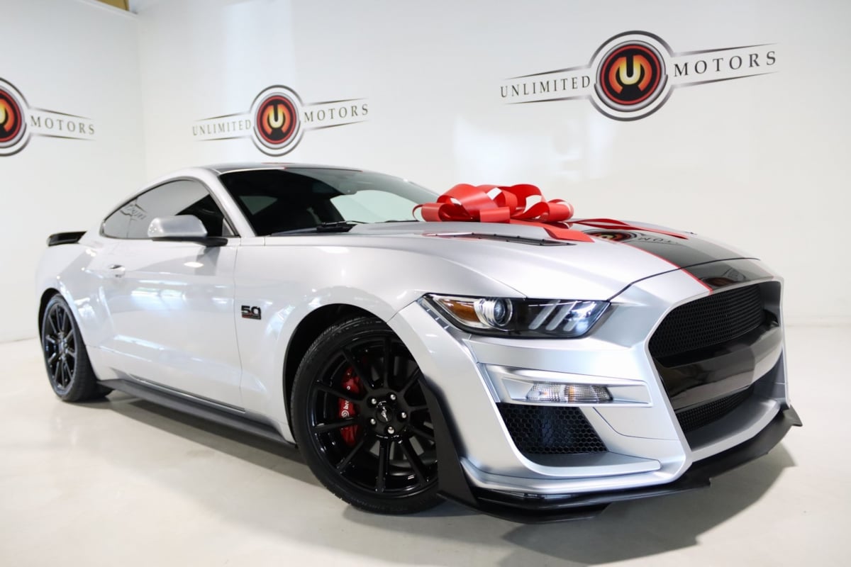2016 Ford Mustang GT photo 2