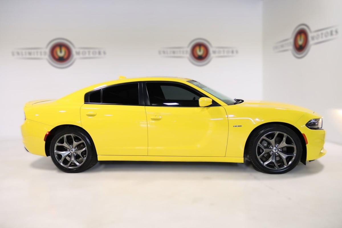 2017 Dodge Charger R/T photo 4