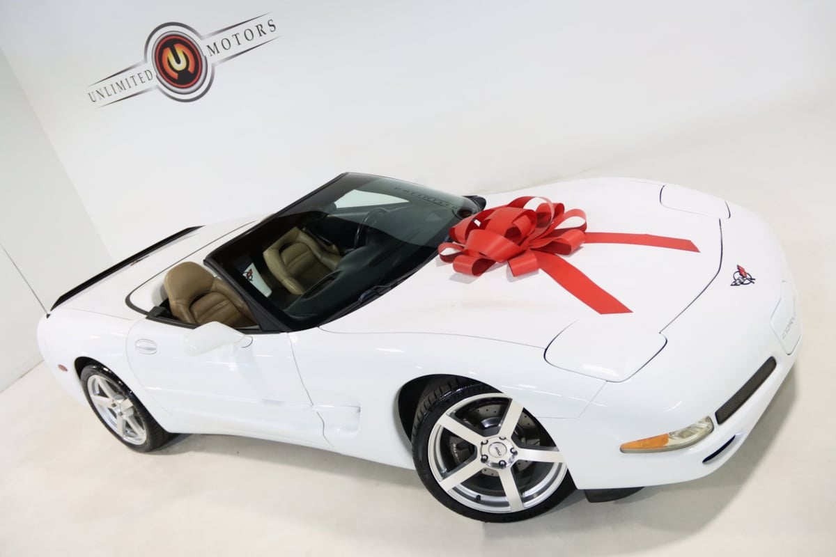 2004 Chevrolet Corvette photo 2