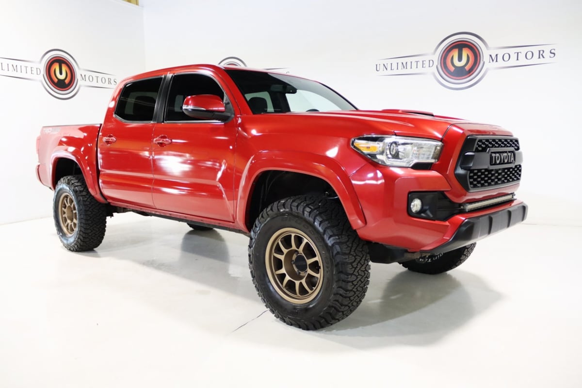2016 Toyota Tacoma TRD Sport photo 4