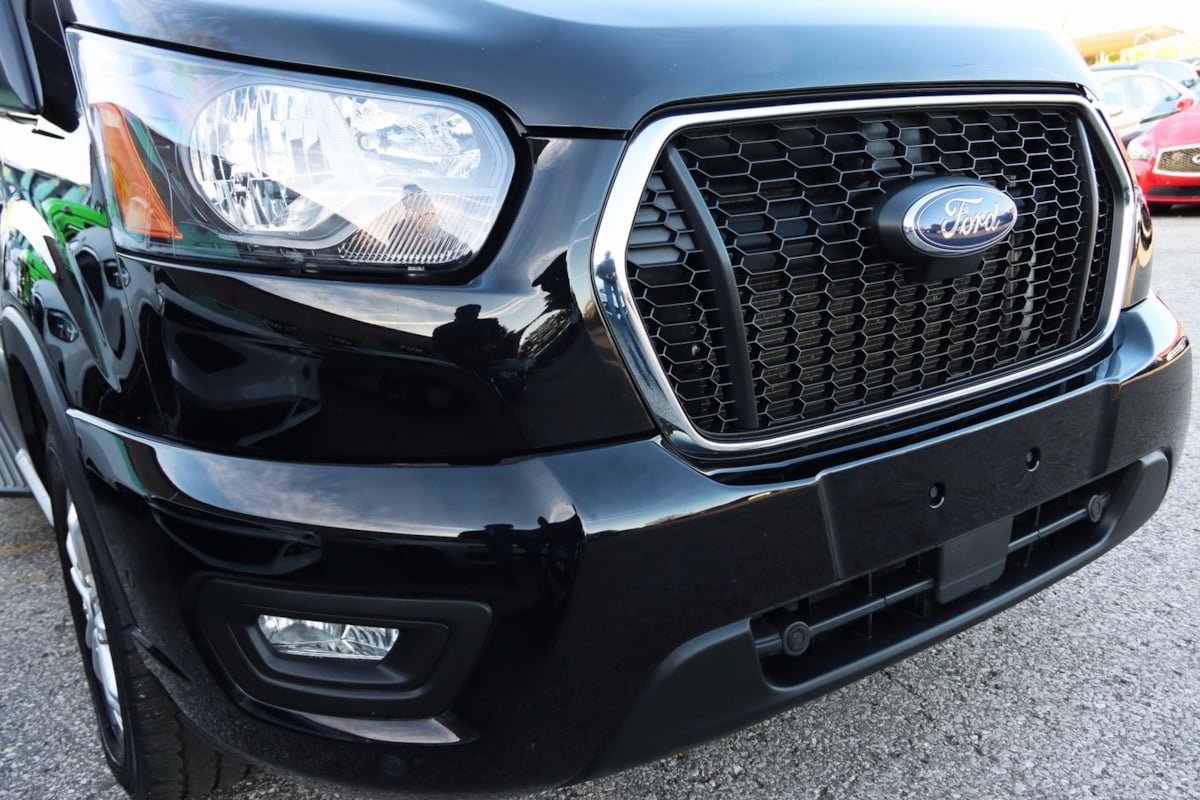 2024 Ford Transit Passenger XLT photo 3