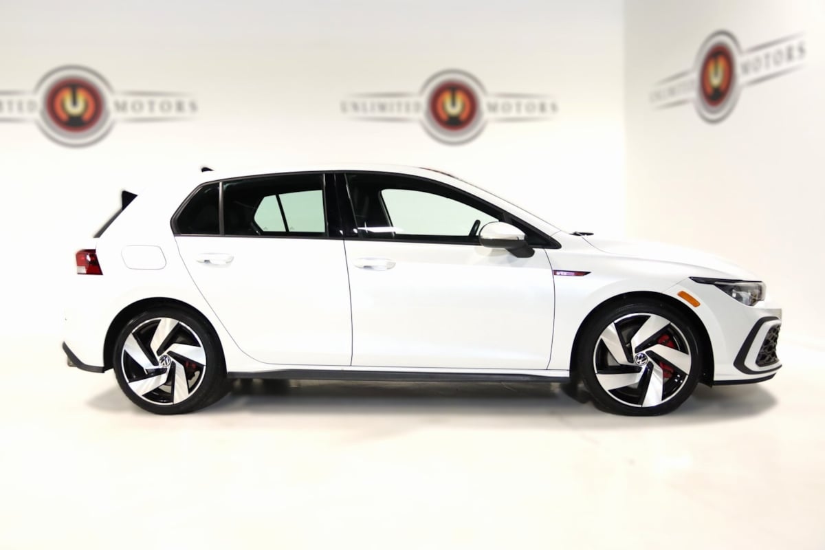 2022 Volkswagen Golf GTI SE photo 2