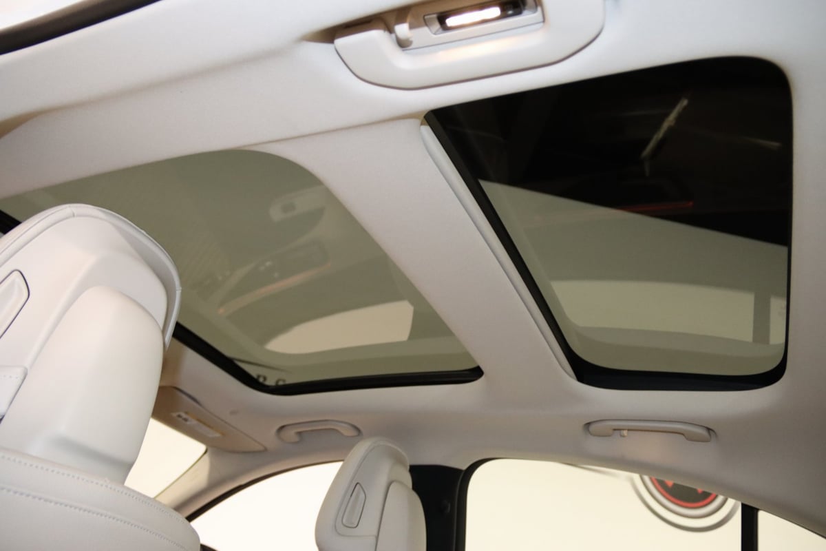 2025 Mercedes-Benz E-Class E350 - Photo 12