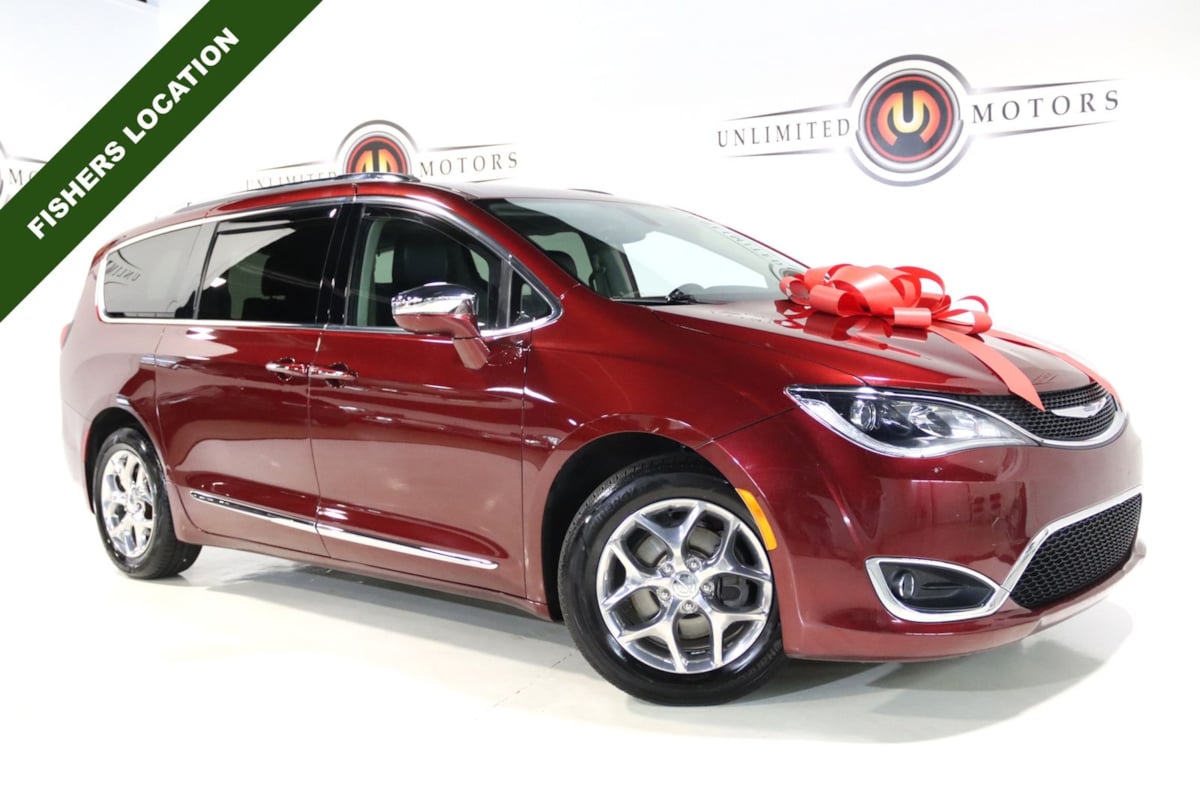 2018 Chrysler Pacifica Limited's photo