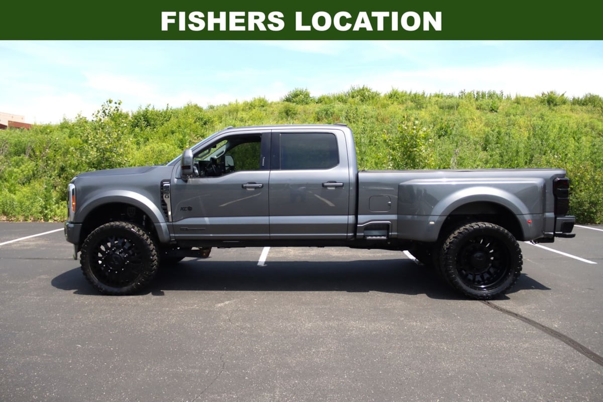 2023 Ford F-450 Lariat 4x4 Crew Cab 8' Box DRW's photo