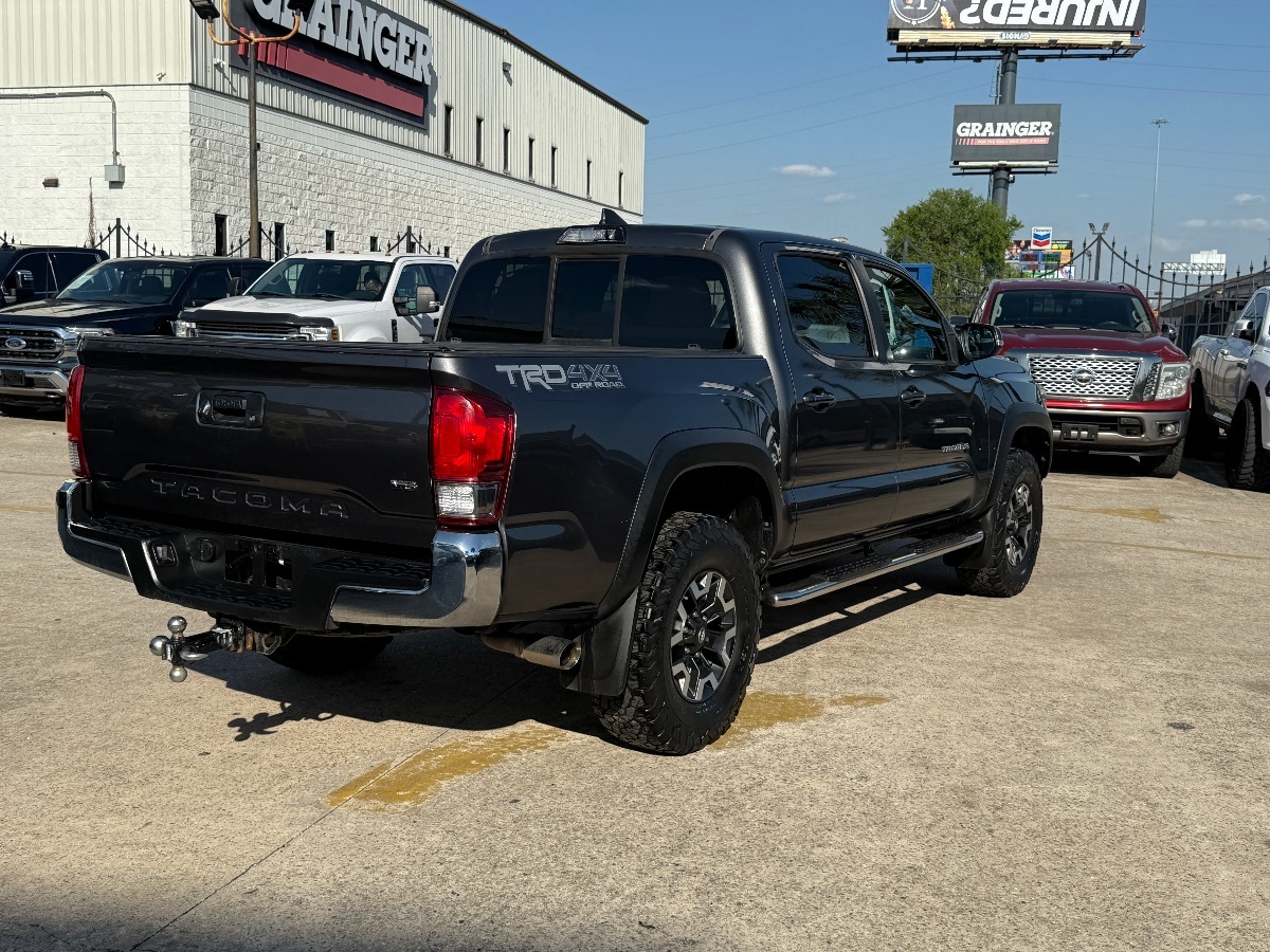 2016 Toyota Tacoma TRD photo 4