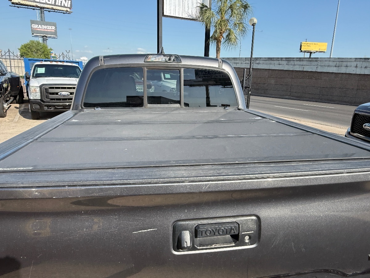 2016 Toyota Tacoma TRD photo 8